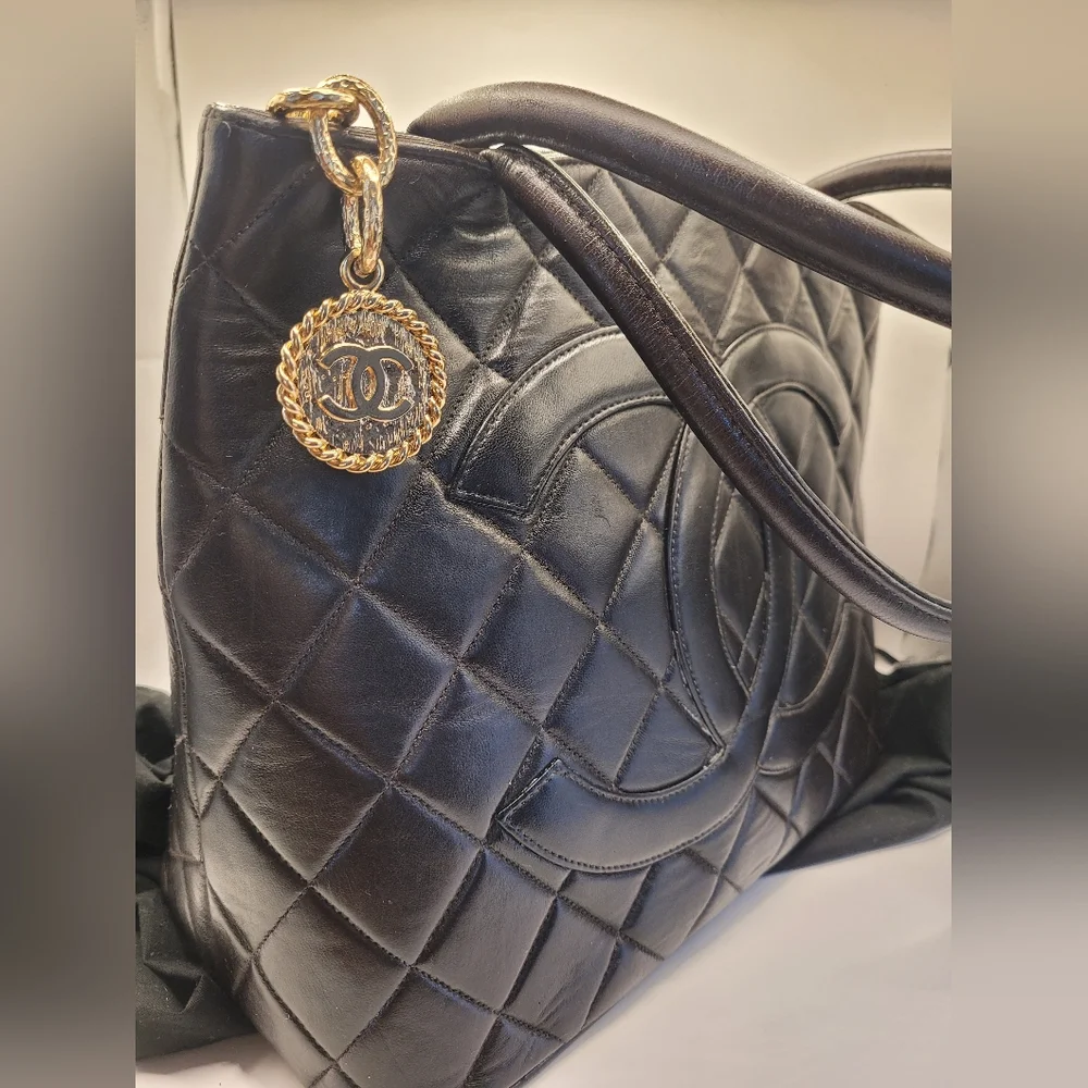 CHANEL this exquisite